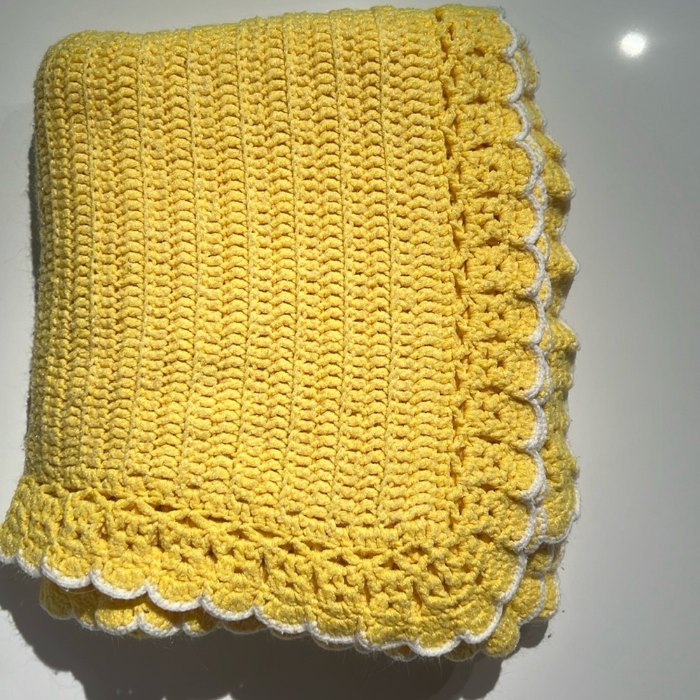 Vintage 1970s Yellow & Whit Hand Knitted Blanket 55 x 60” Used. Great condition